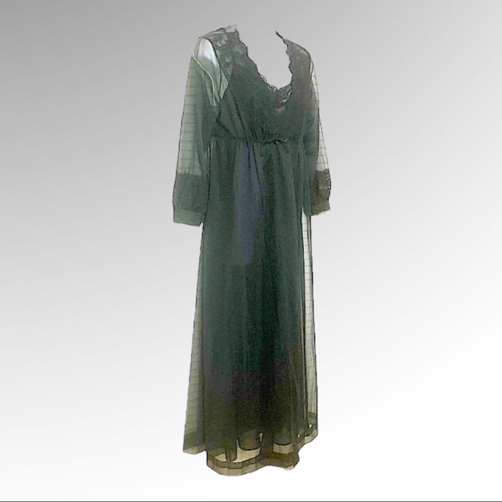 **MUST BUNDLE FOR 5+ ITEMS**L/S FLYAWAY ROBE & CK SHEER SLIPDRESS BLACK SM